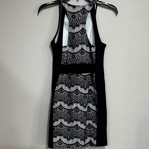 Semi Formal Lace Dress Size M - Picture 3 of 8